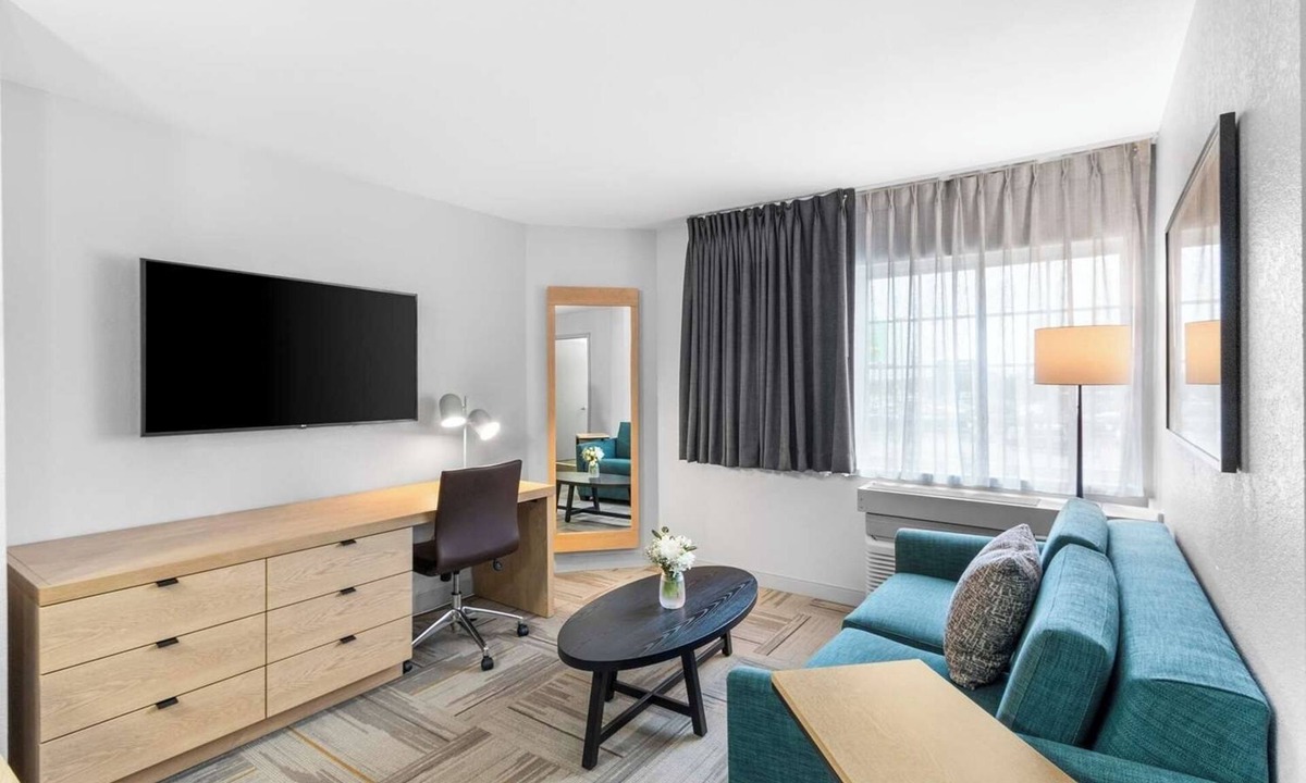 East Congress Hotel | Visit Zilker Park & Lady Bird Lake with Ease! Pet-Friendly Property!