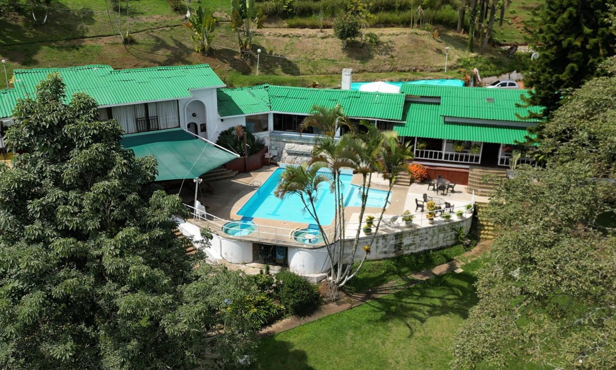 Cali Cabin | VISTA HERMOSA