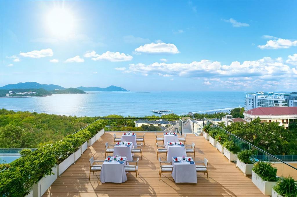 Sanya Hotel | voco Sanya Dadonghai by IHG - Free Laundry Room