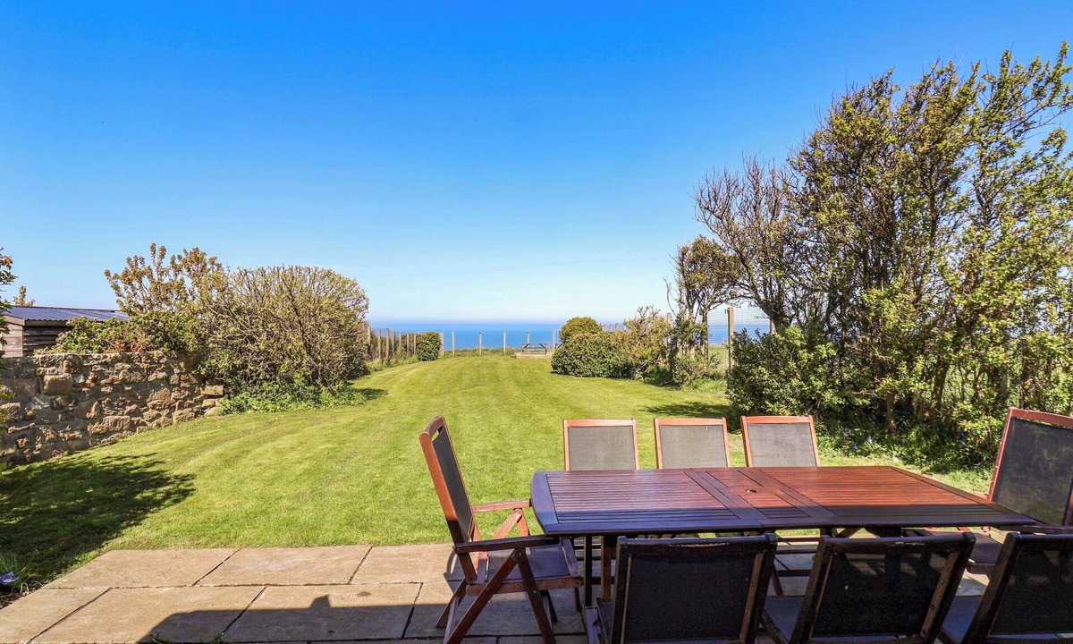 Whitby Cottage | VOEBROCH, pet friendly, character holiday cottage in Lythe