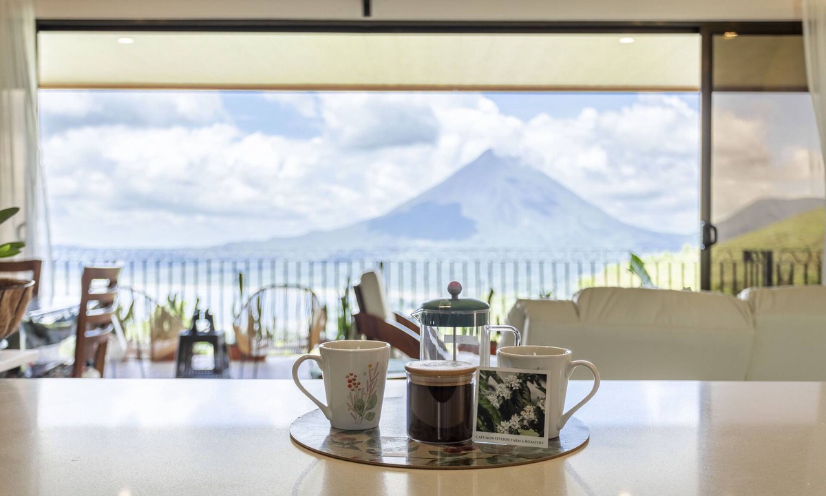 El Castillo House | Volcano Lake Views Mountain Jungle Retreat - Solar Powered