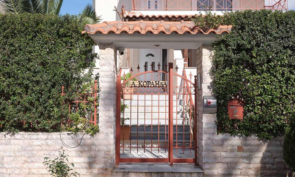 Vari-Voula-Vouliagmeni House | Voula Riviera Stylish Maisonette with Lush Garden, Near-Beach!