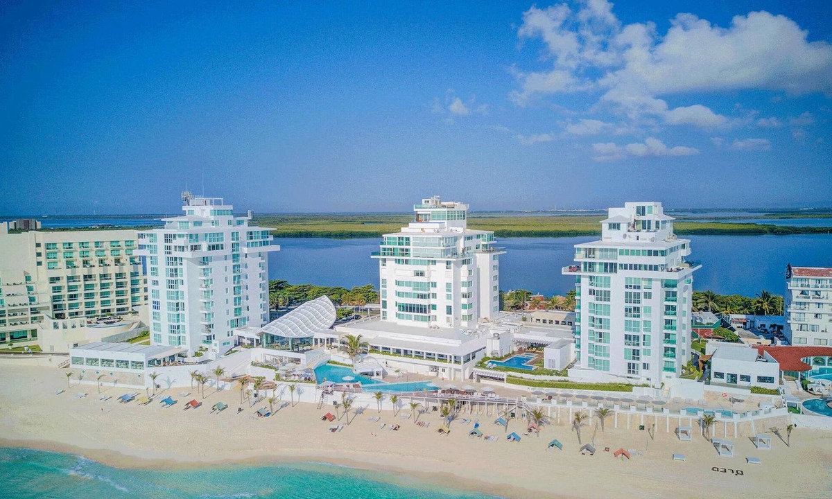 Zona Hotelera Condo | VRBO Premier Host – Beachfront – 11BR/9Bth – Penthouse Combo #3120