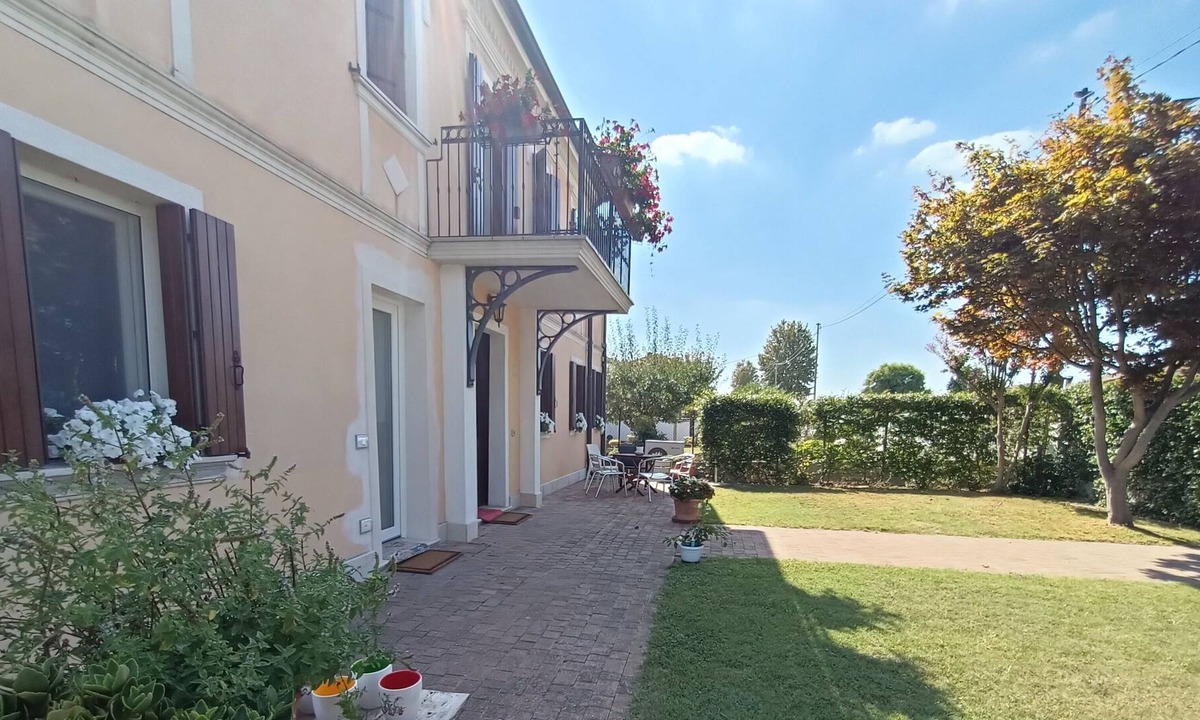 Lendinara Apartment | Vrbo Property