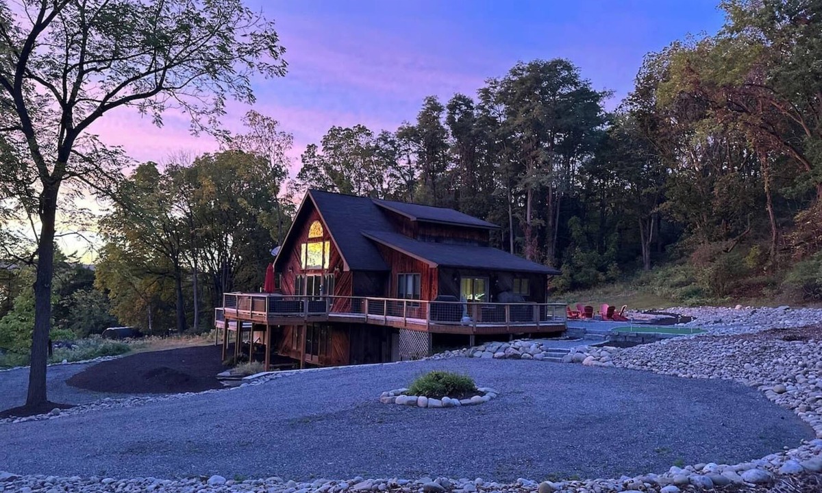 Valois House | VRFLX Seneca Lake Access | Walk to Beach
