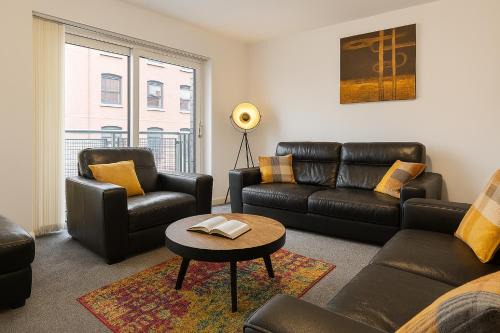 Dundee Apartment | VSBS Waterfront Walk Apt 3 Bed Sleeps 6 Parking