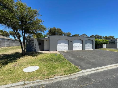 Cape Town Villa | Vynhubia