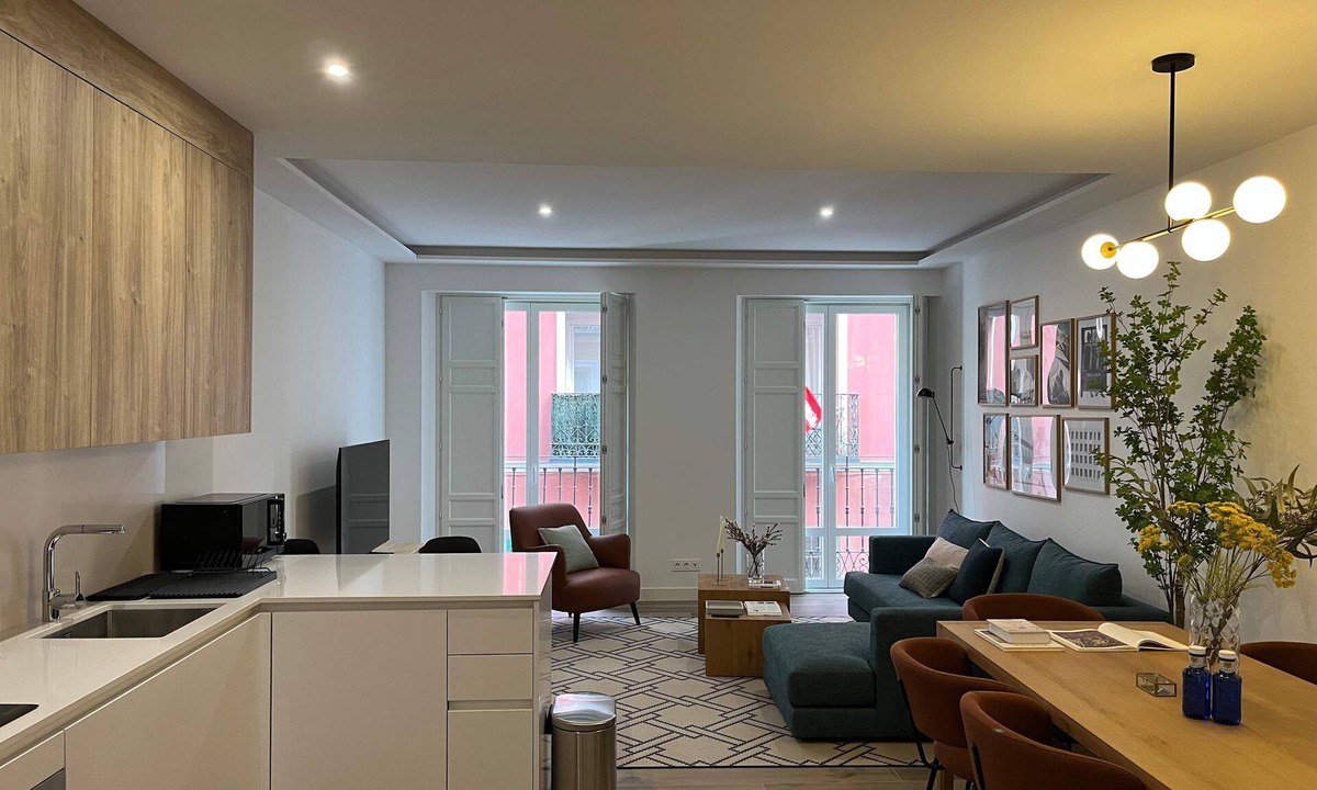 Malasana Apartment | w Impressive 3BR w Sunny Terrace in Chueca