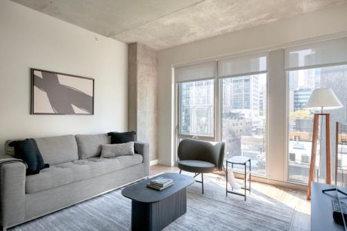 West Loop Gate Apartment | W Loop 1BR w Deck Pool Gym 3 blocks to L CHI-646