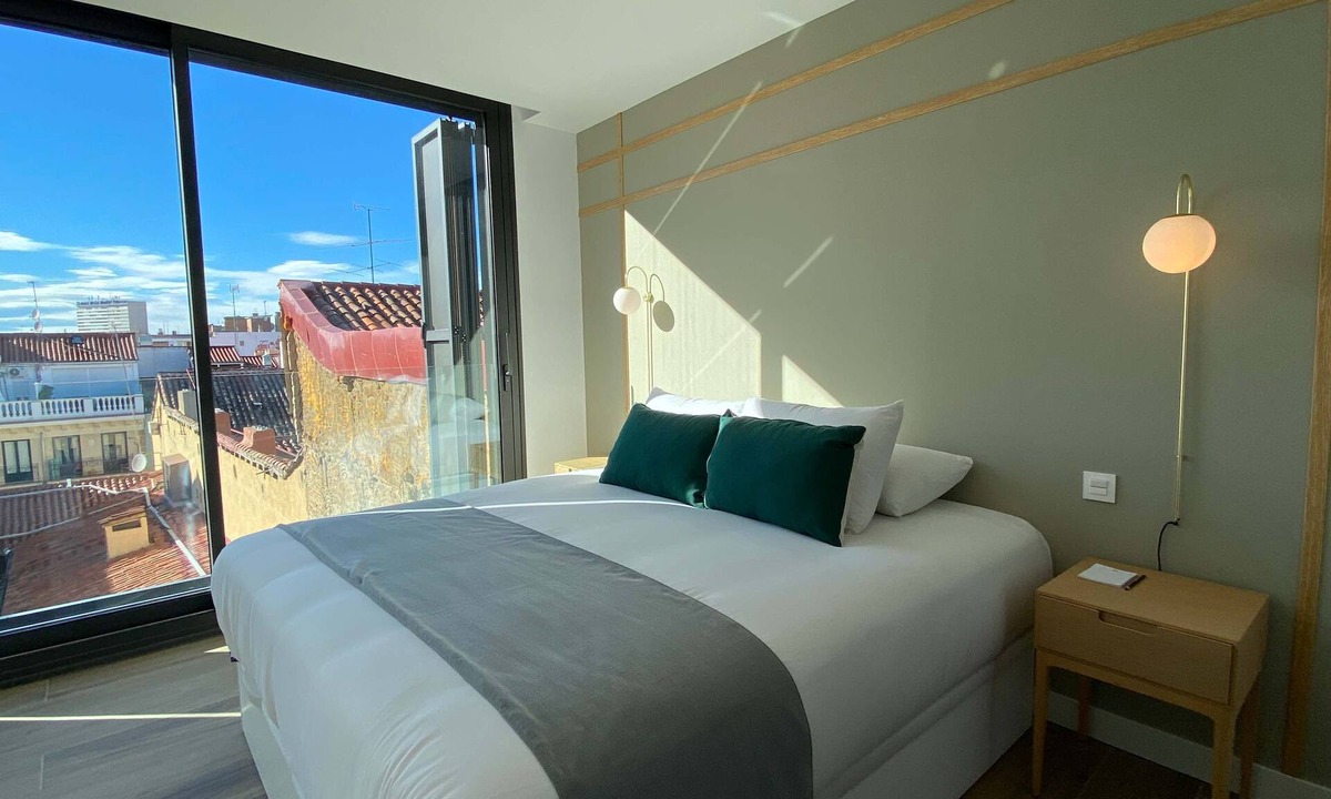 Malasana Apartment | w Modern 2BR With Terrace in Chueca