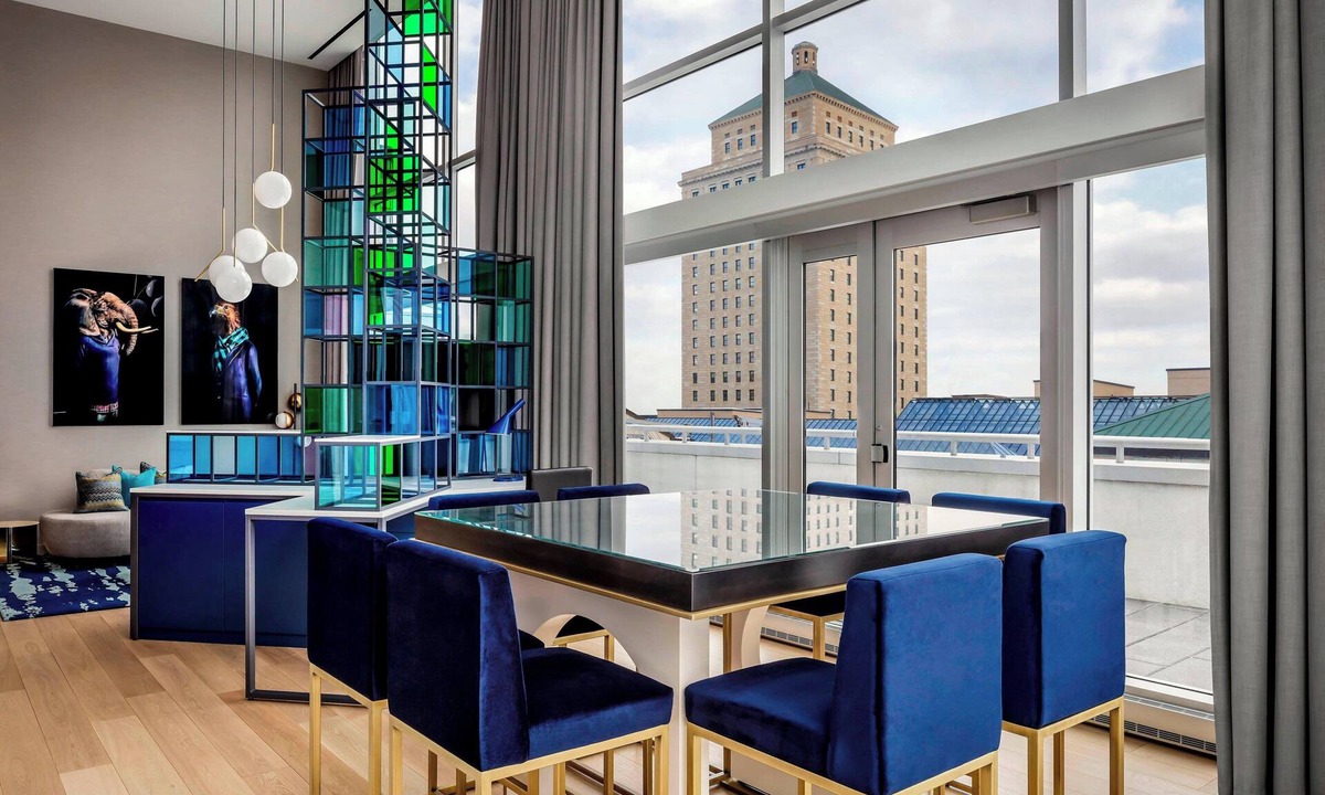 International District Hotel | W Montreal