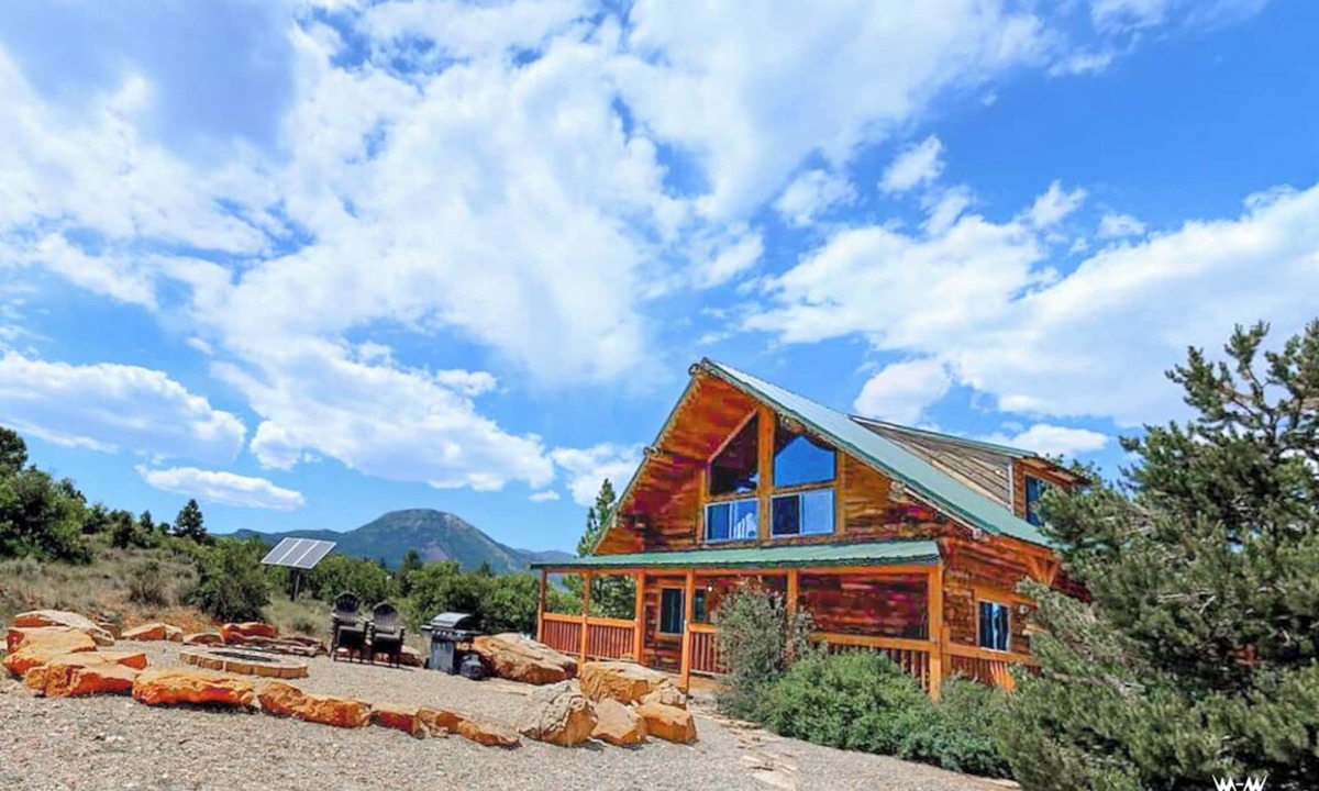Monticello Resort | W-W: Guest Ranch Group Lodging up to 70!