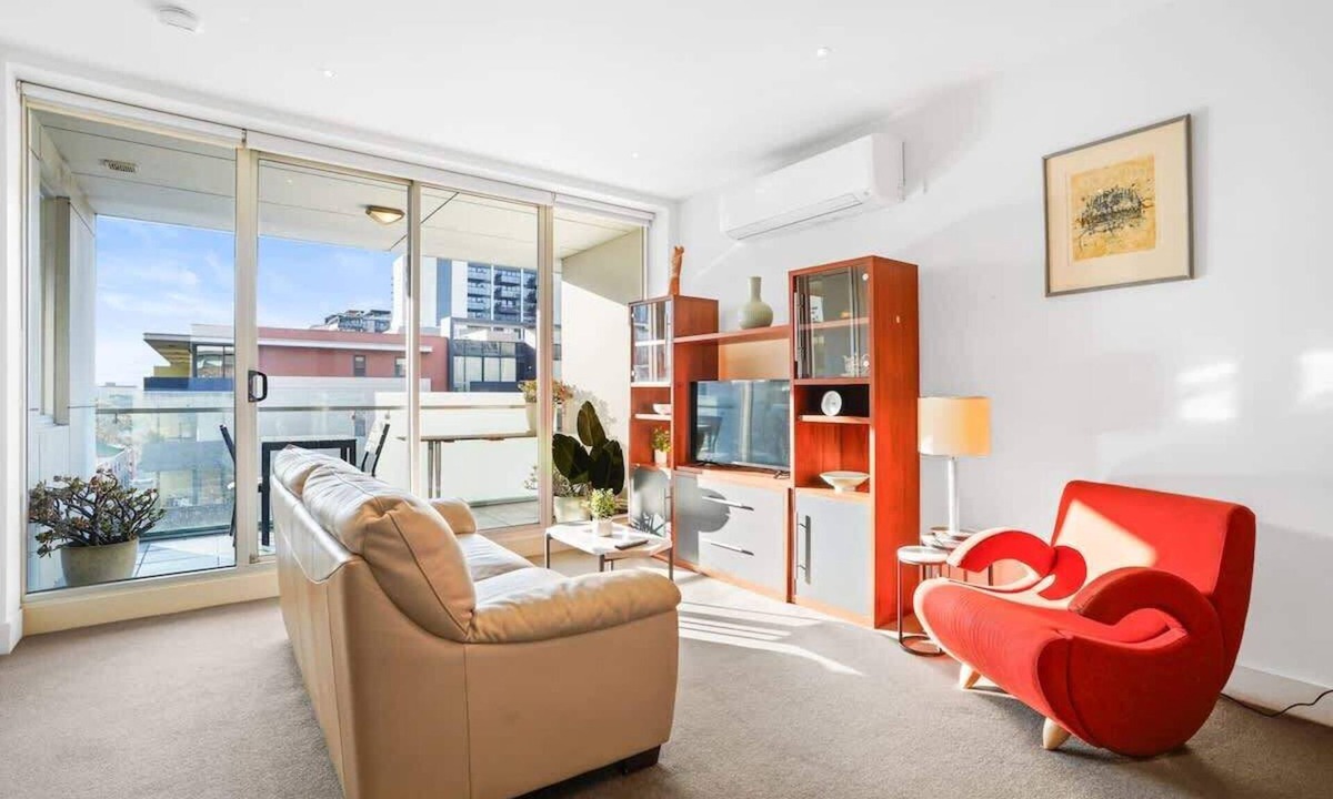 North Melbourne Apartment | W30 - Sparkling North Melbourne Gem with parking