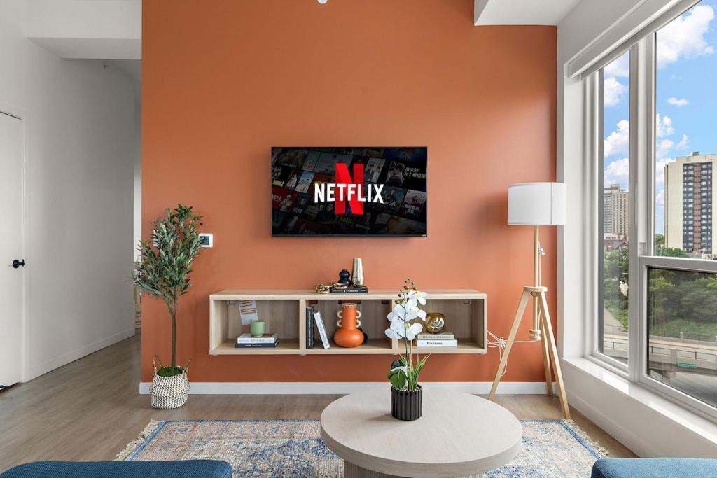 Downtown Minneapolis Apartment | W603 Luxury 2 Bedroom Top Floor Condo In DT Minneapolis, Minutes From Minneapolis Convention Center & US Bank Arena