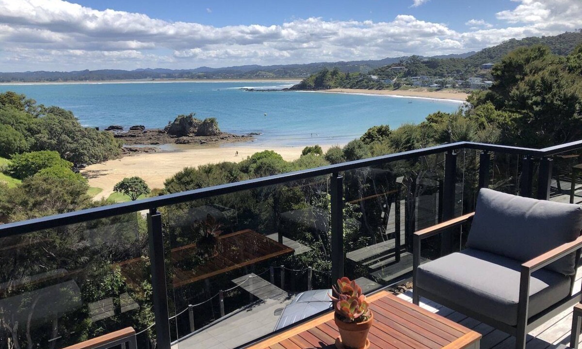 Tutukaka House | W91: Stylish, modern, beach views, 100m to the beach