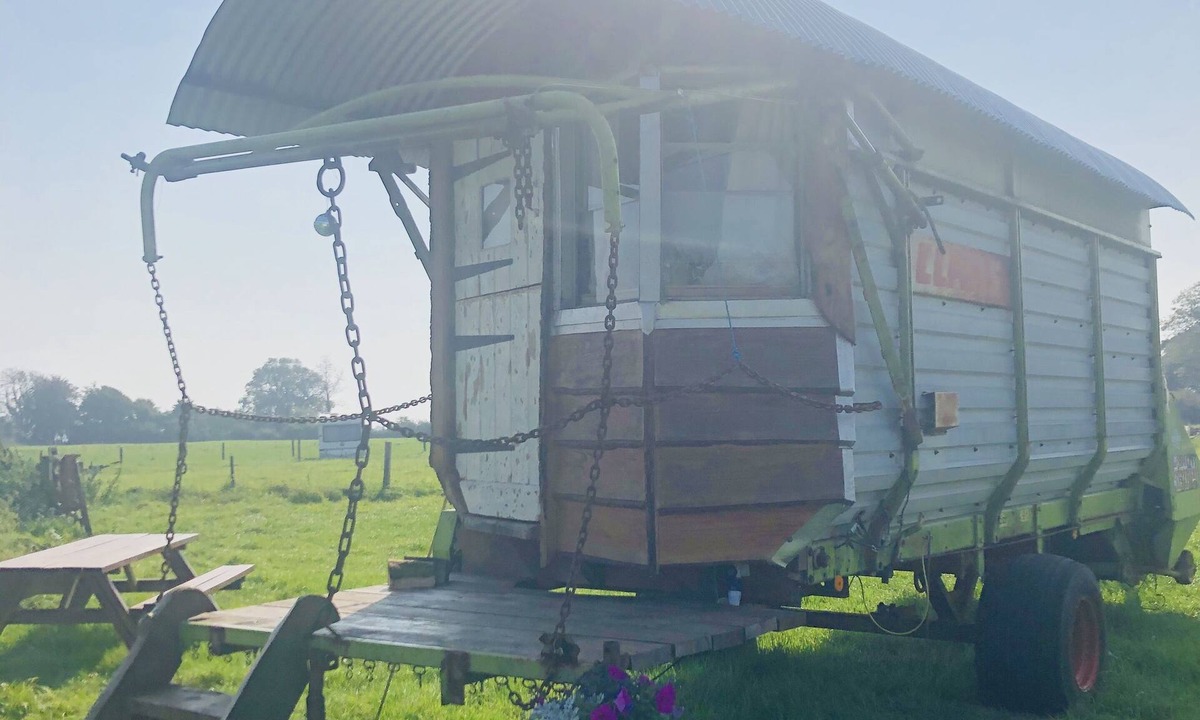 Compton Martin Apartment | Wagon Hut for glamping