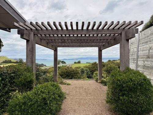 Waiheke Island Ski Chalet | Waiheke Luxury Blue and Green Rooms
