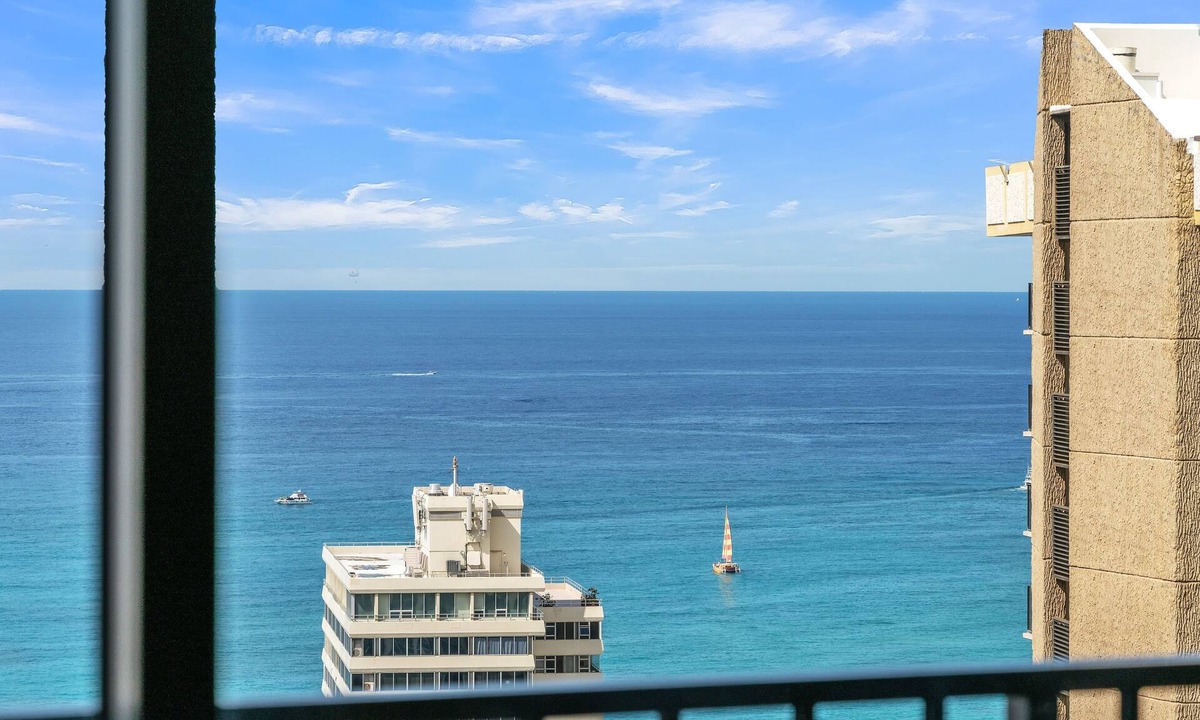 Waikiki Condo | Waikiki Banyan Condo With Panoramic 37th Floor Ocean Views