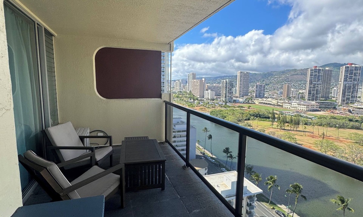 Waikiki Condo | Waikiki Studio high rise views free onsite parking