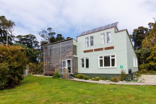 Southland Hostel | Waitutu Forest Lodge
