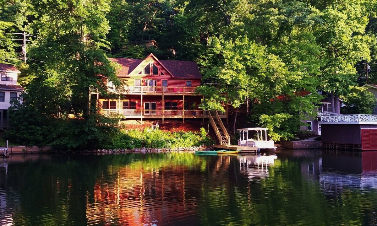 Lake Lure Cabin | WAKE UP IN THIS BEAUTIFUL CABIN AND THE 1ST DAYS BREAKFAST IS FREE.