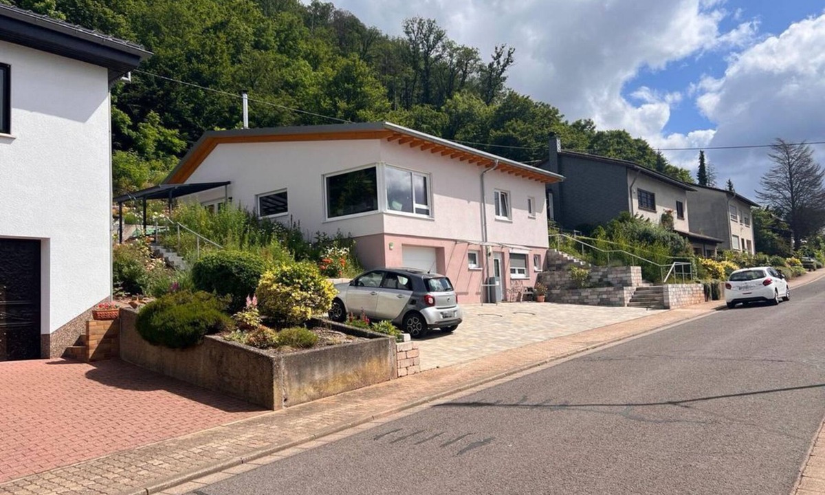 Ueberherrn Apartment | Waldblume vacation apartment with e-charging station