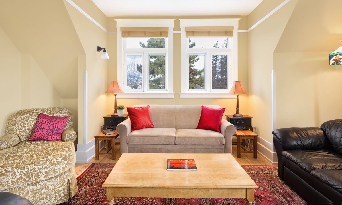 South Central Condo | Walk everywhere - Prime location