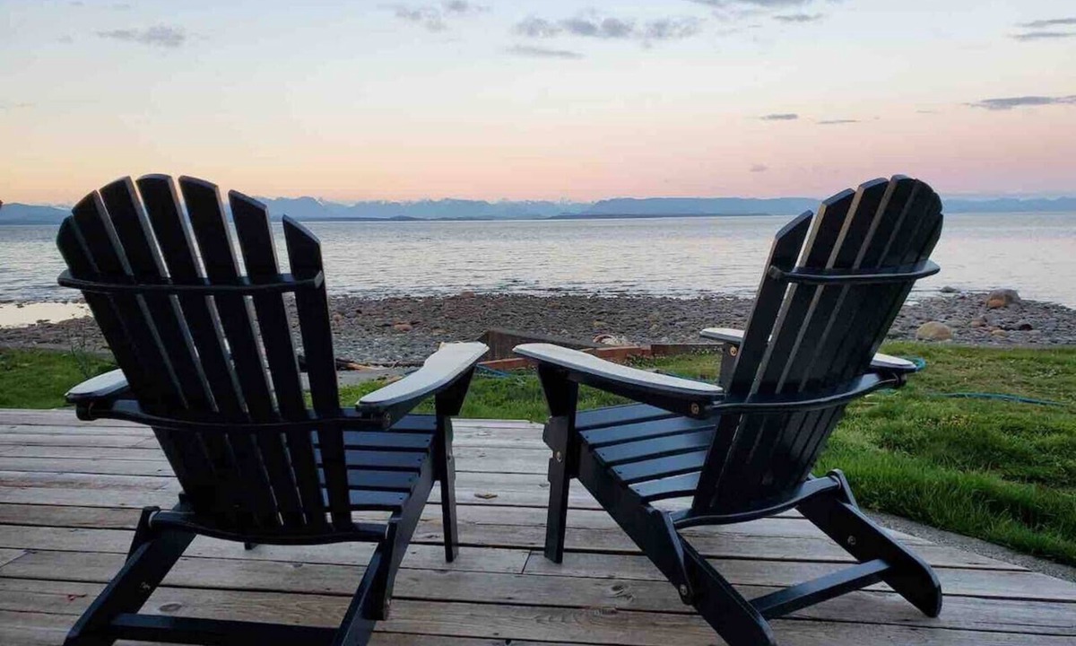 Campbell River House | Walk-On Oceanfront Home Steps From Stories Beach