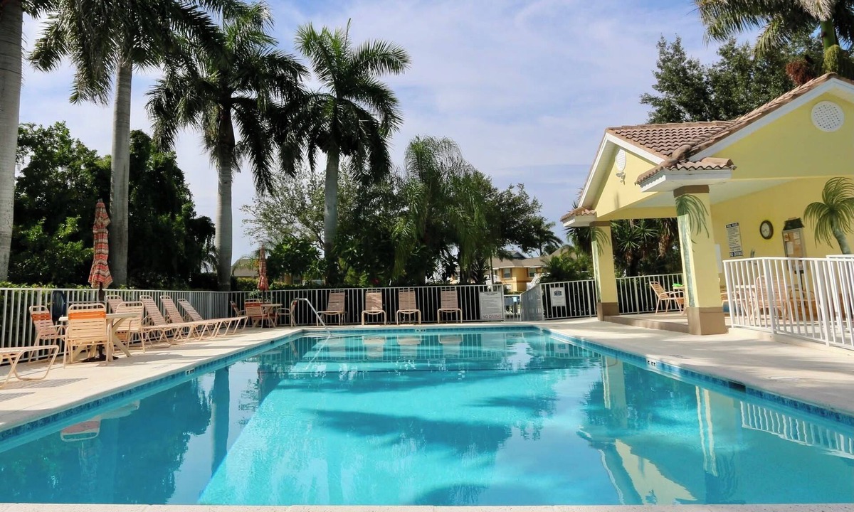 Hammock Bay Condo | Walk out 2 bed 2 bath with shared pool, 10-15 mins to Marco beaches
