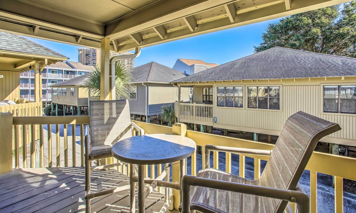 Myrtle Beach Cottage | Walk to Apache Pier: Coastal Condo w/Pool Access