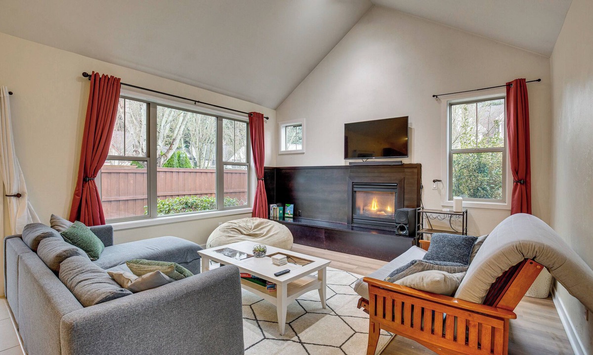 Harlow House | Walk to Autzen Stadium, 3 Mi to UO! Home w/Patio