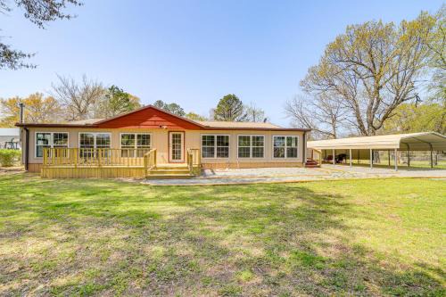 Longtown House | Walk to Beach: Eufaula 'Fisherman’s Delight' Home