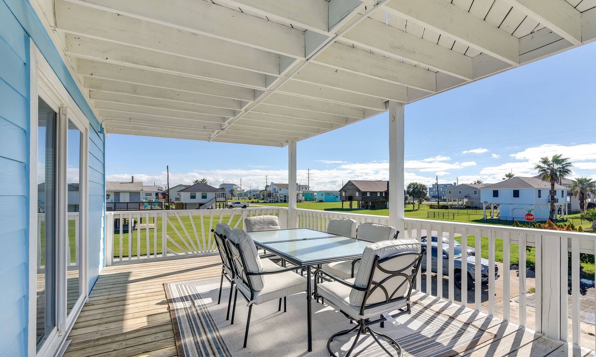 Galveston House | Walk to Beach: Family-Friendly Galveston Home!