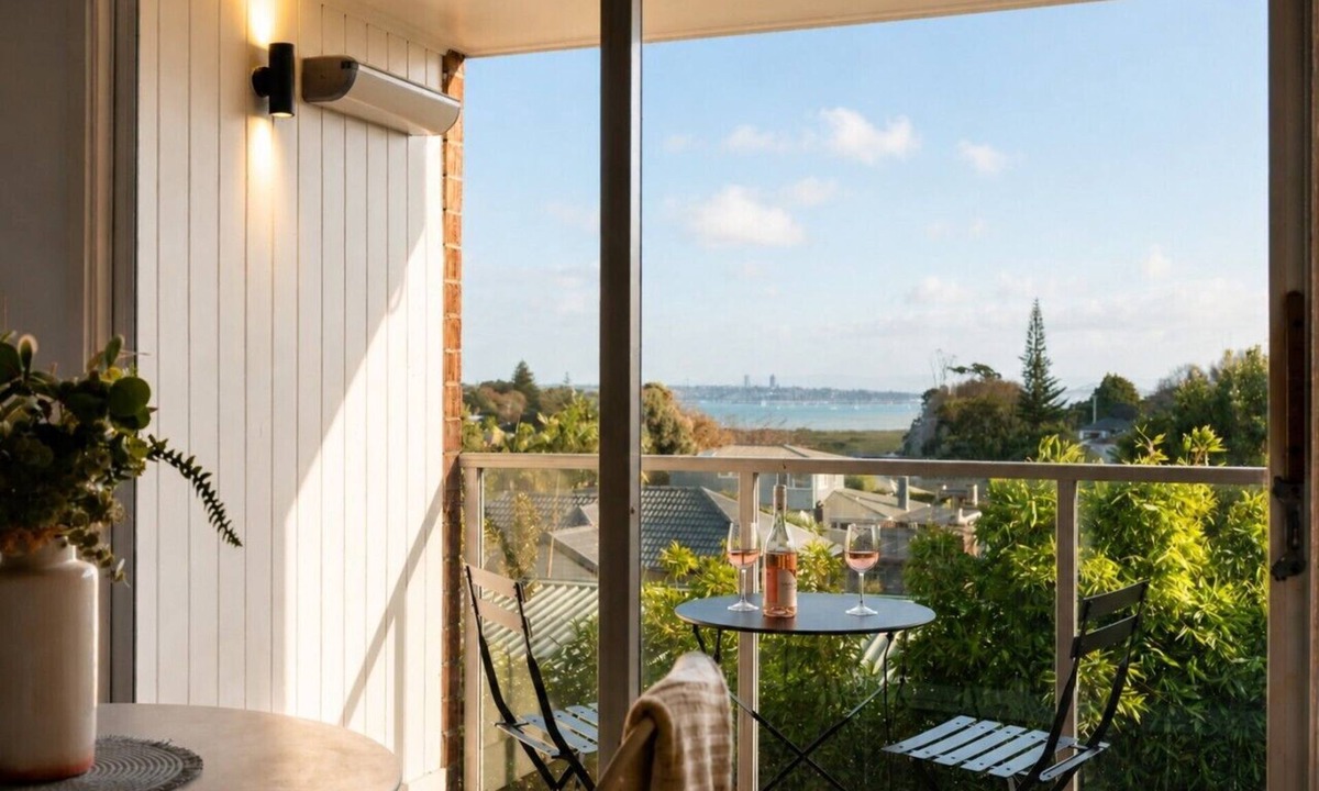 Devonport Apartment | Walk to Beach | Sky Tower & Ocean Sunset Views | ✨Sage & Sea by Homello✨