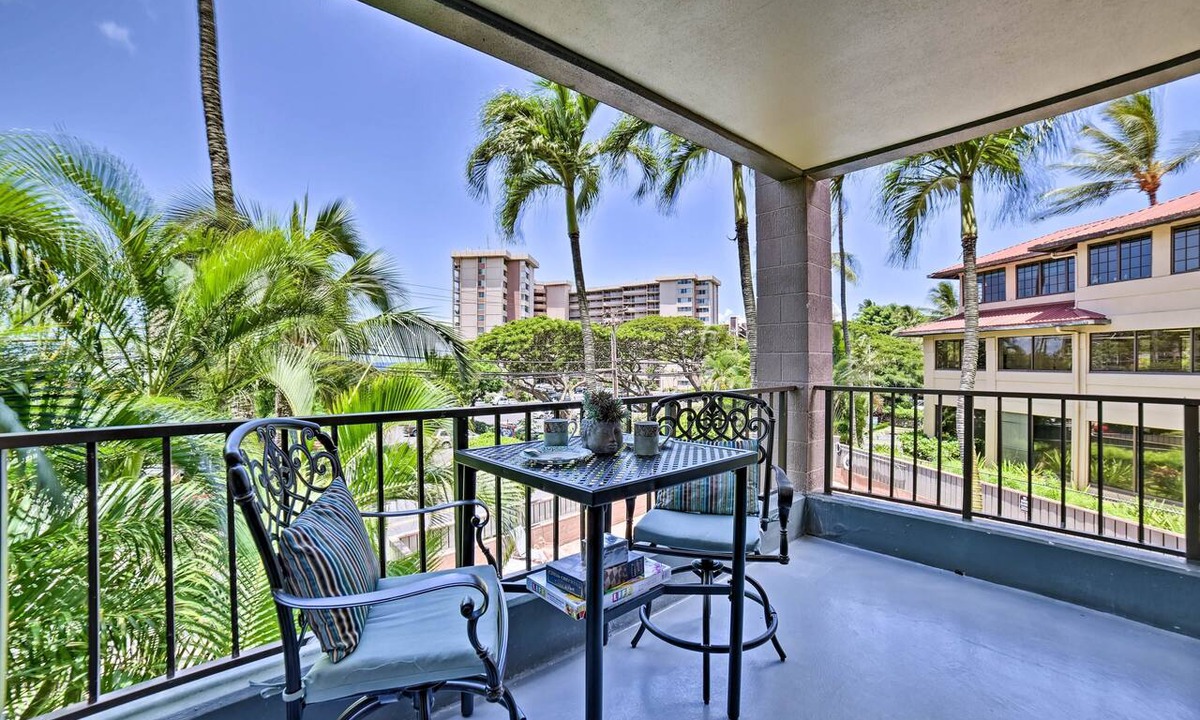 Kahana Condo | Walk to Beach: West Maui Condo w/Lanai & Pool!