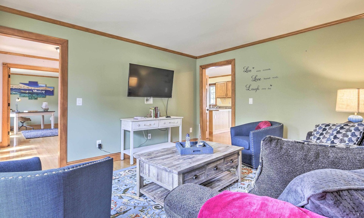 Buzzards Bay House | Walk to Buzzards Bay Beach: Spacious Onset Home