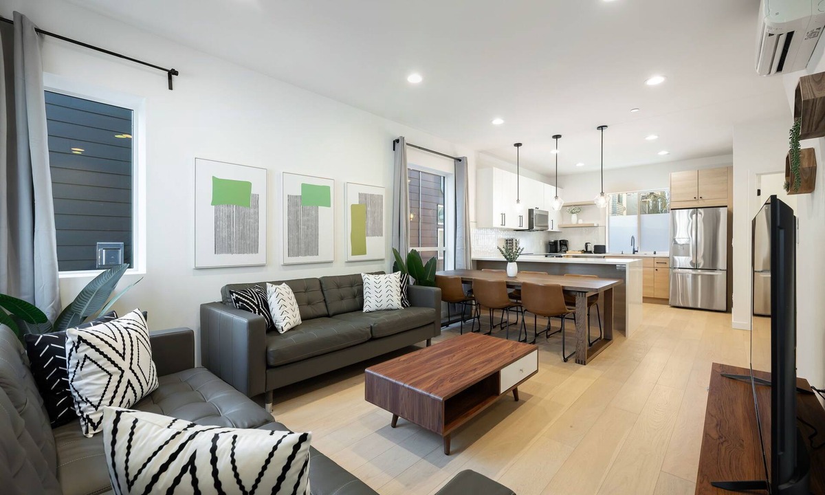 Minor House | Walk to CapHill 4B2.5B Sleeps 8 w/Rooftop Deck