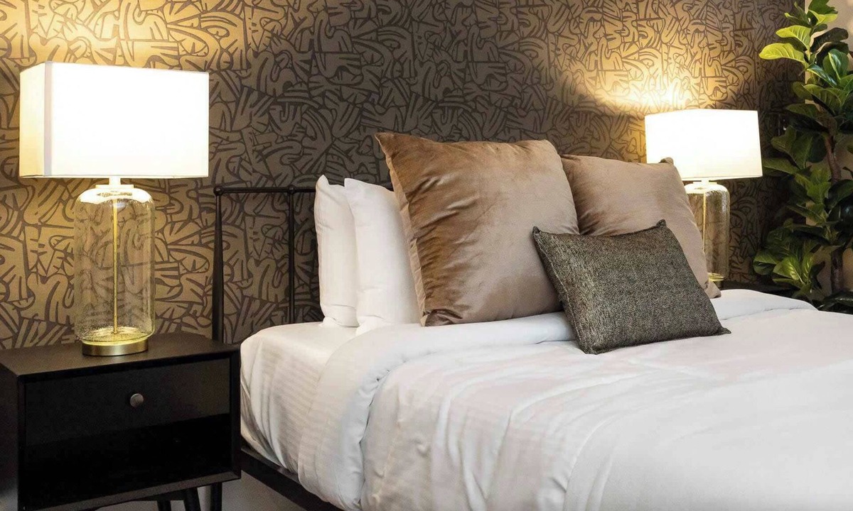 Covington House | Walk to Downtown, Bars, Stadiums - Perfect for 4!