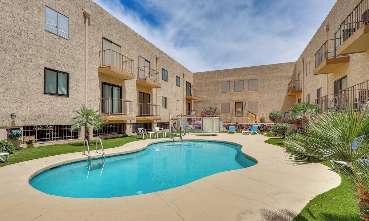 Lake Havasu City Condo | Walk to Dwtn Spots! Lake Havasu Extended Stay