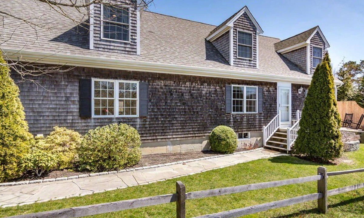 Edgartown House | Walk to Edgartown Wharf - Upgraded Vineyard Home with AC and Outdoor Shower