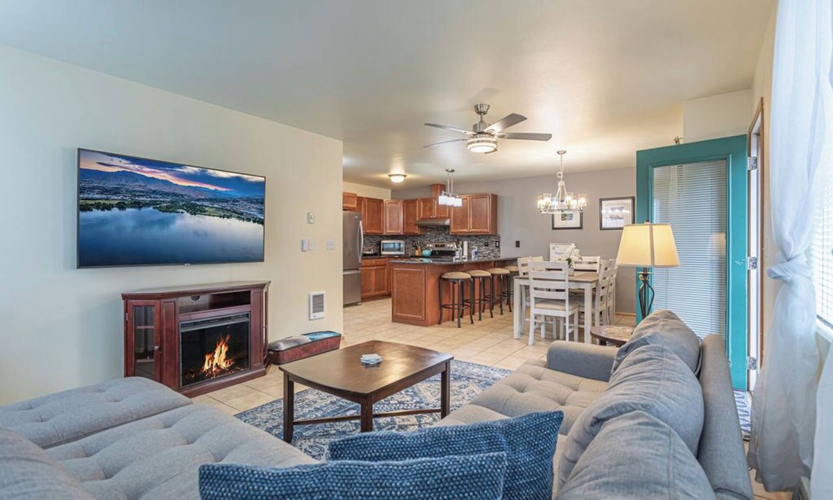 Downtown Leavenworth Condo | Walk to EVERyTHING! We Have A/C ~ Condo K2