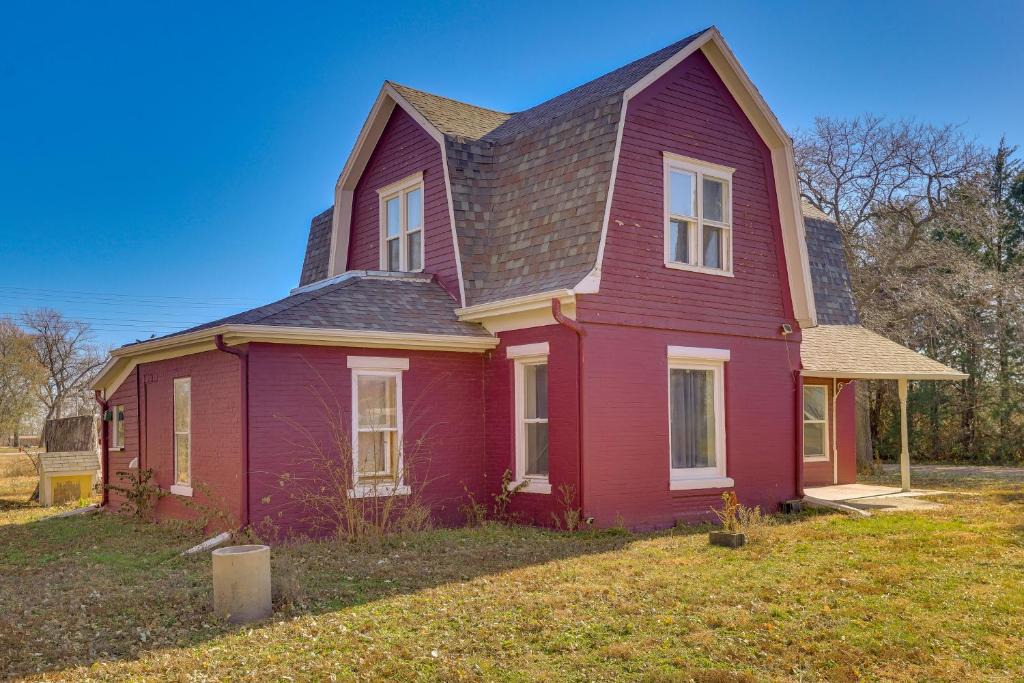 Bladen House | Walk to Fairgrounds: Bladen Countryside Hideaway!