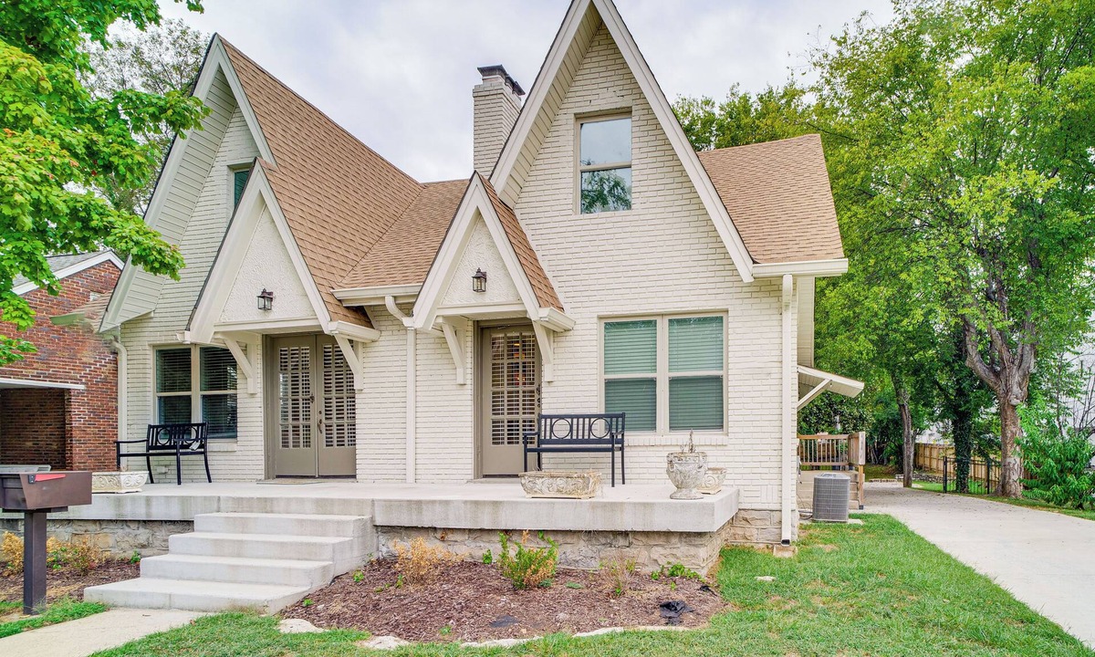 Maxwell House | Walk to Five Points: East Nashville Home w/Yard!
