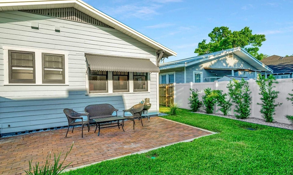 SoHo House | Walk to Hyde Park, Bayshore Blvd & SOHO Dining, Shopping & Nightlife! Stylish 3BR Tampa Retreat