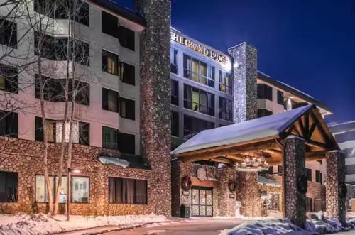 Mount Crested Butte Apartment | Walk to Lifts, Pet Friendly, Hot Tub, Bus to Town