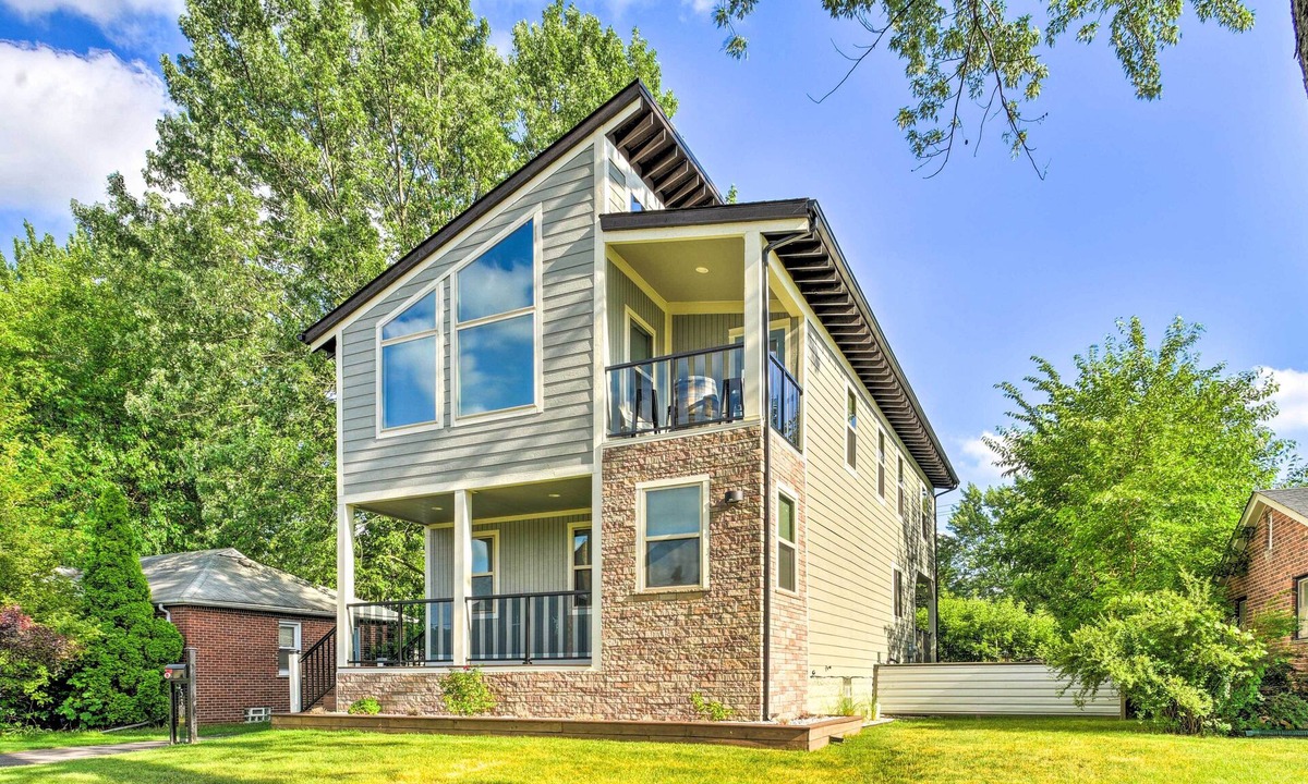 Clawson House | Walk to Main St! Sunny Clawson Home w/Yard