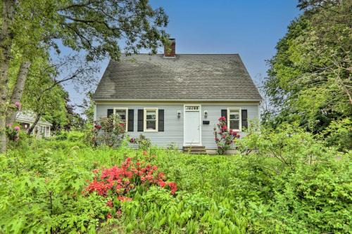 Hyannis House | Walk to Main Street: Cottage w/Sunroom in Hyannis