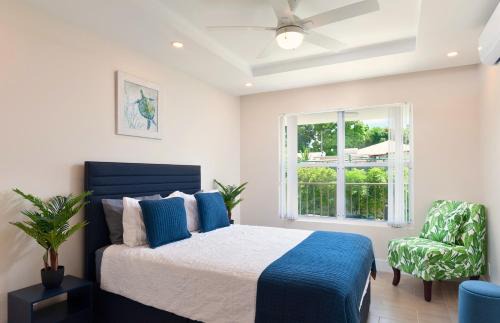 Little Battaleys Apartment | Walk to Mullins Beach Ground Floor Pool Fast WiFi