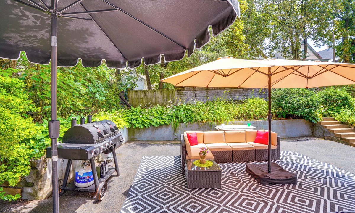 Stockade Historic District Apartment | Walk to Nott Memorial: Studious Retreat Near Eats