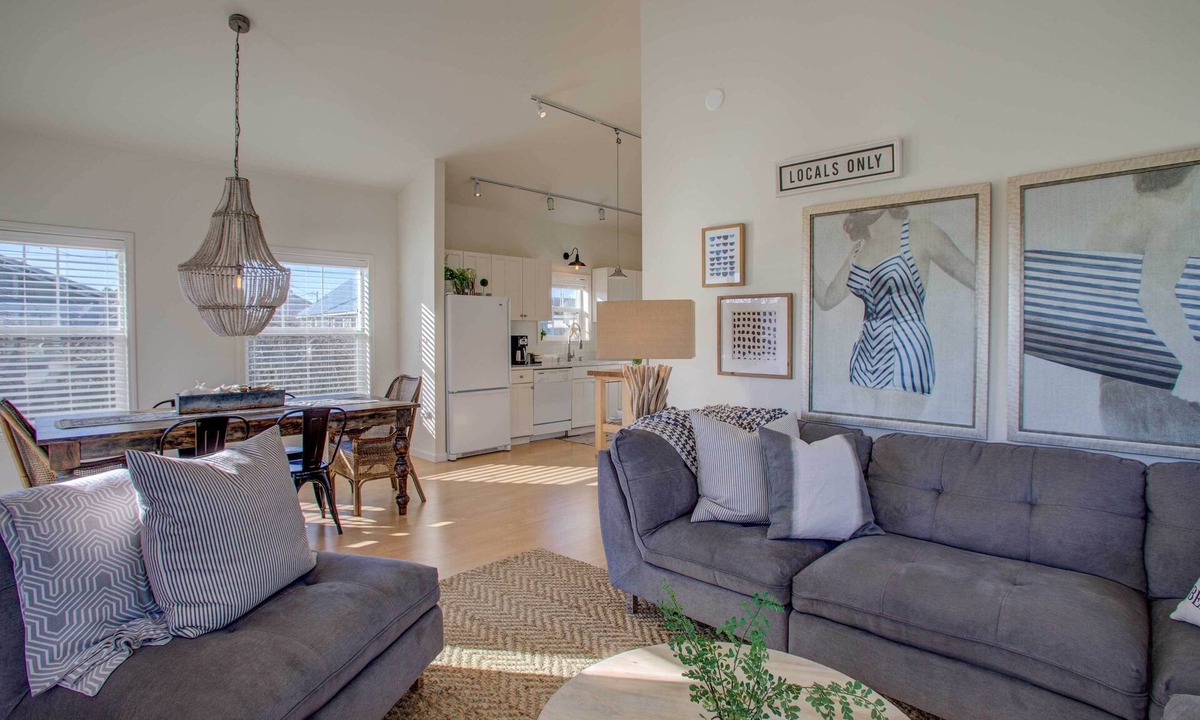 Pacific Beach Cottage | Walk to Ocean! Chic 'Summer House Cottage'